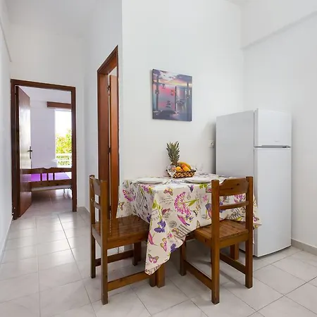 Annabel * Theológos