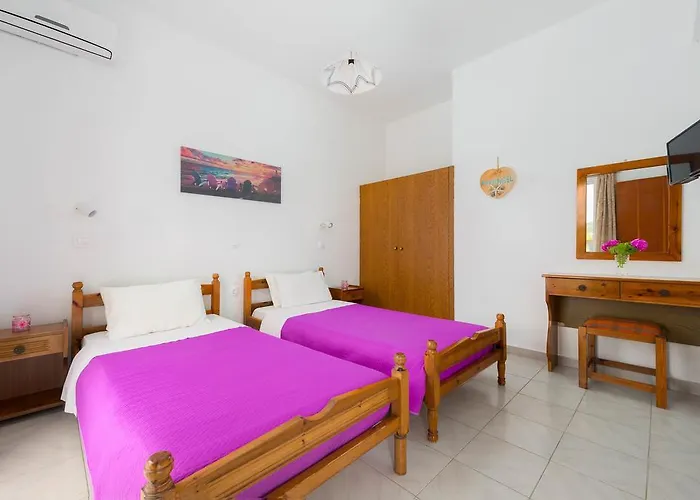 Annabel Daire Theológos